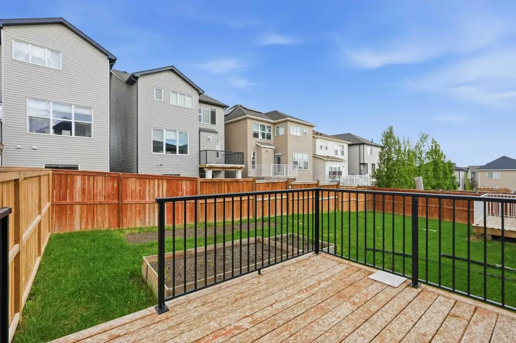 37 Nolanhurst Crescent NW Calgary AB T3R 0Z3