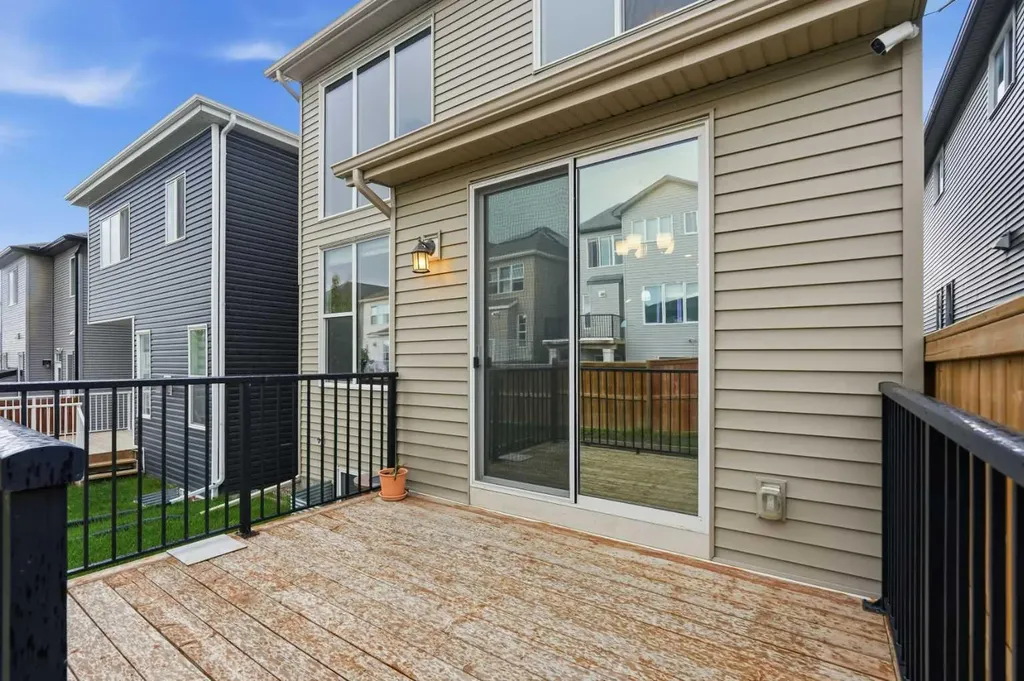 37 Nolanhurst Crescent NW Calgary AB T3R 0Z3