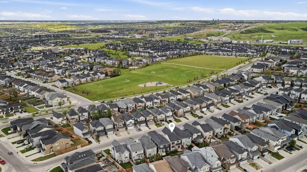 37 Nolanhurst Crescent NW Calgary AB T3R 0Z3