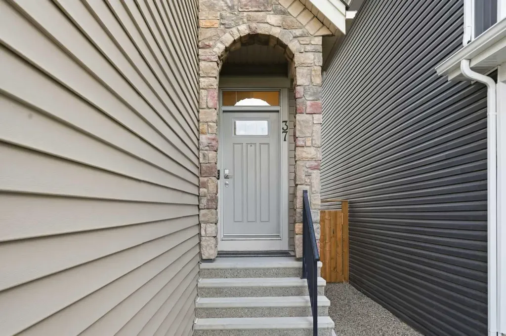 37 Nolanhurst Crescent NW Calgary AB T3R 0Z3