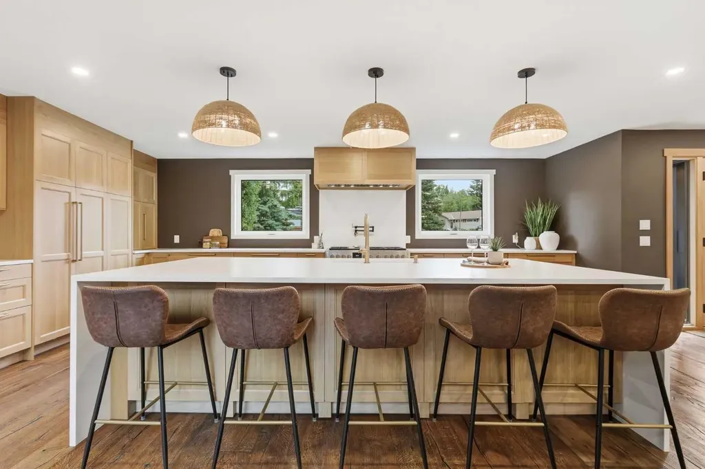 349 Capri Avenue NW Calgary AB T2L 0J5