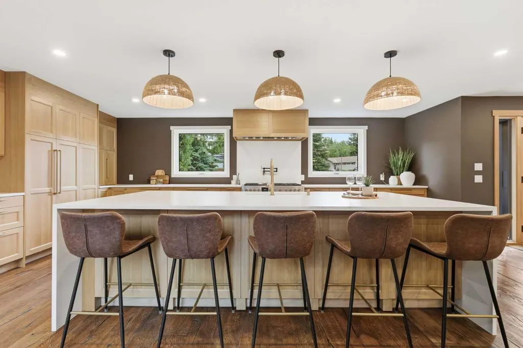 349 Capri Avenue NW Calgary AB T2L 0J5