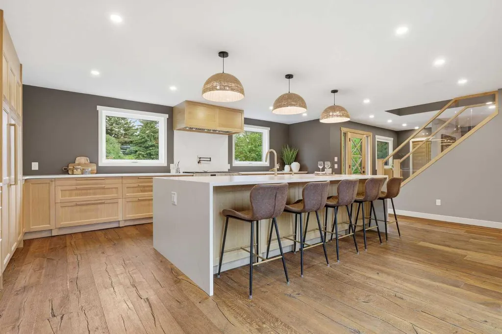 349 Capri Avenue NW Calgary AB T2L 0J5