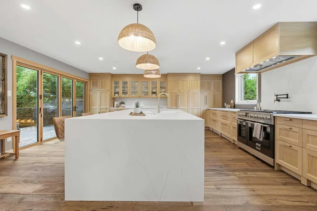 349 Capri Avenue NW Calgary AB T2L 0J5