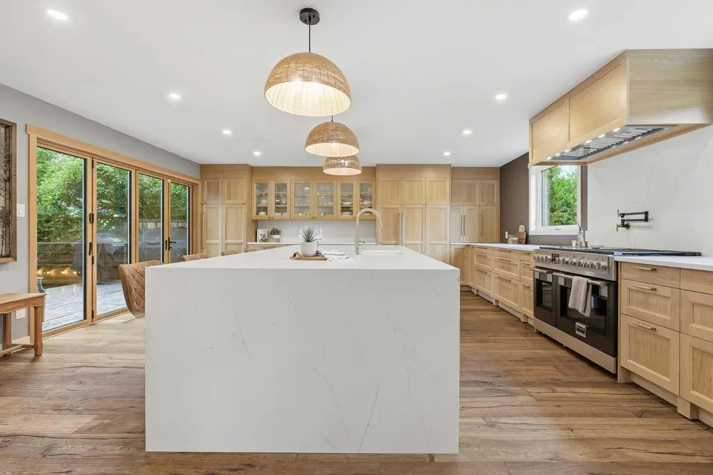 349 Capri Avenue NW Calgary AB T2L 0J5