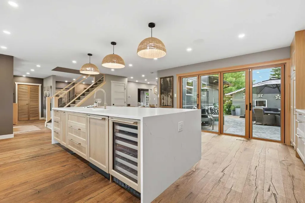 349 Capri Avenue NW Calgary AB T2L 0J5