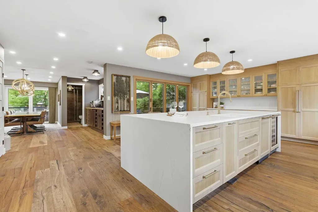 349 Capri Avenue NW Calgary AB T2L 0J5