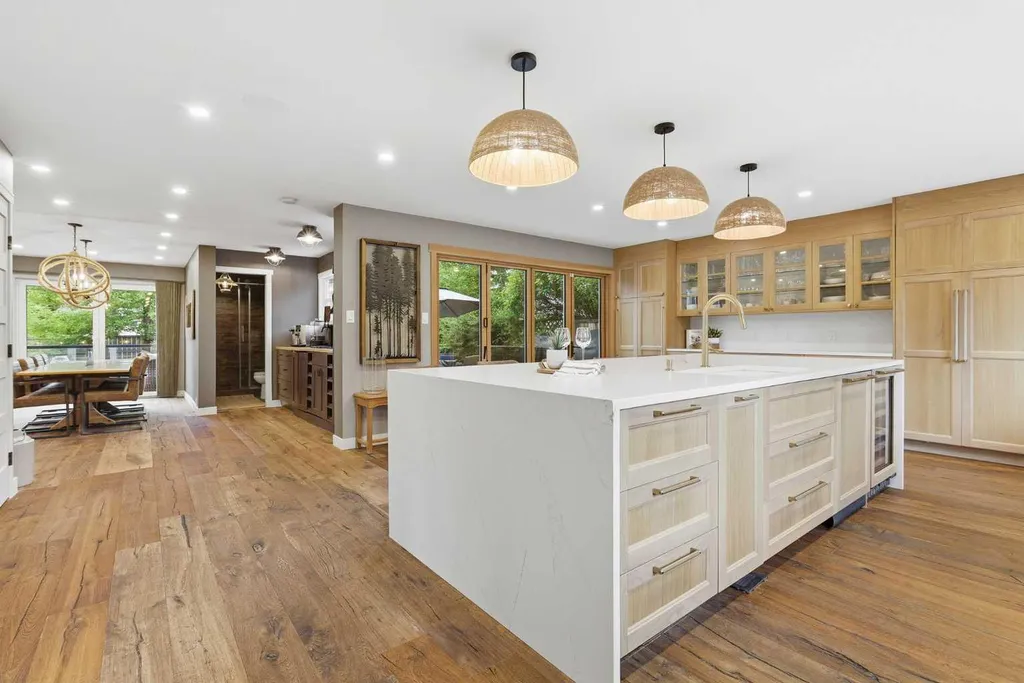 349 Capri Avenue NW Calgary AB T2L 0J5