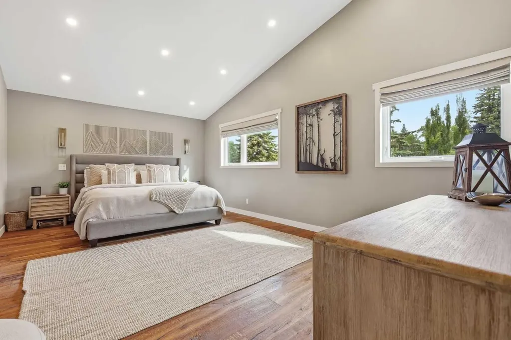 349 Capri Avenue NW Calgary AB T2L 0J5