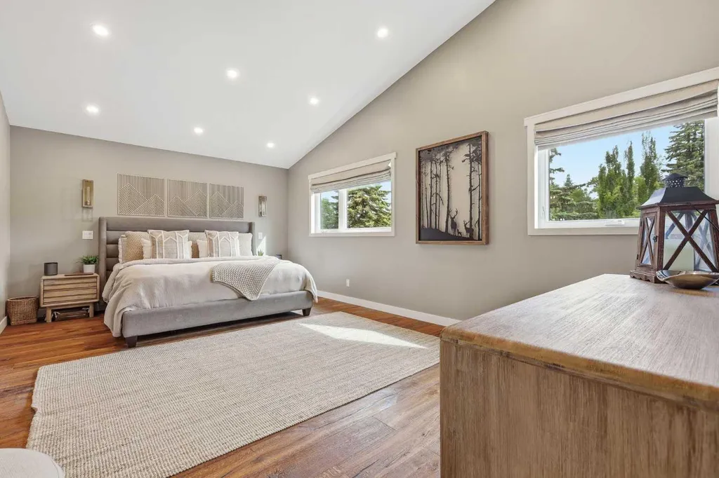 349 Capri Avenue NW Calgary AB T2L 0J5