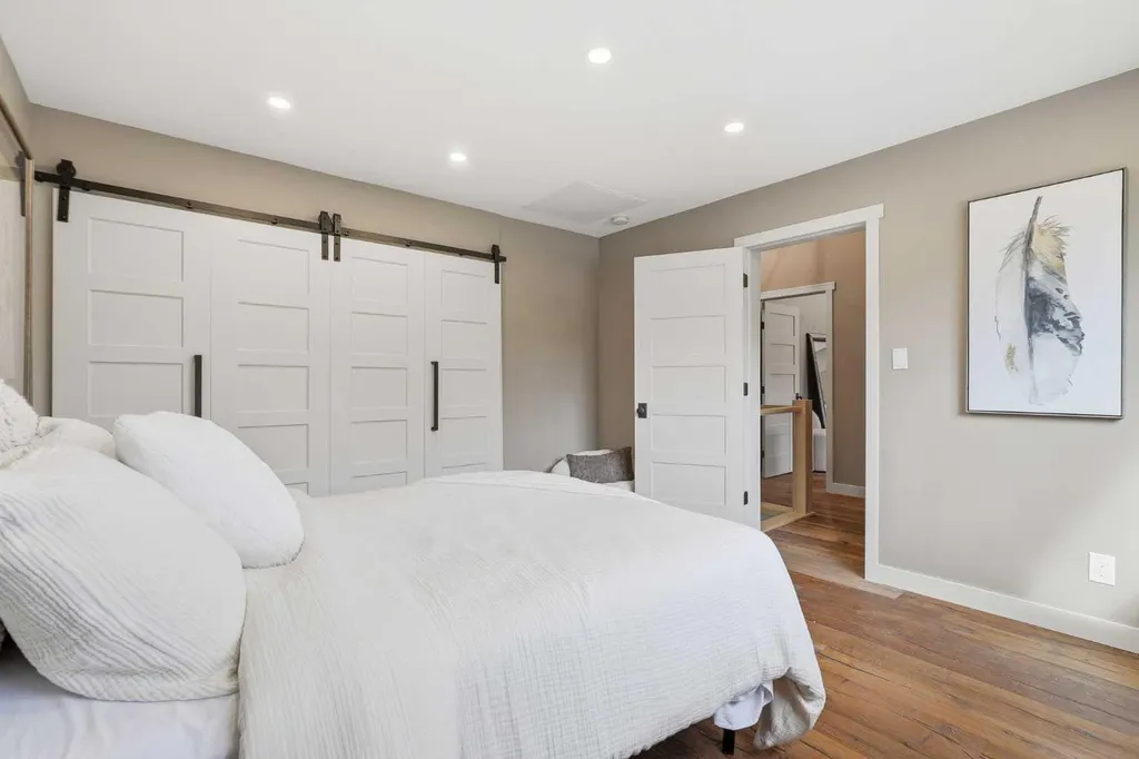 349 Capri Avenue NW Calgary AB T2L 0J5
