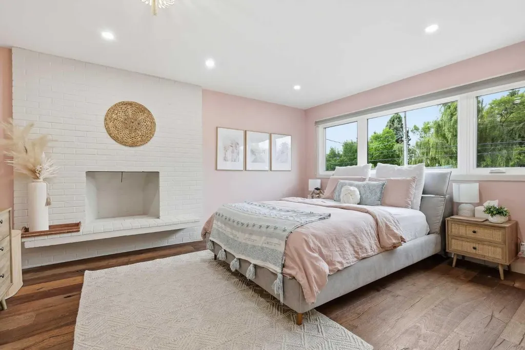 349 Capri Avenue NW Calgary AB T2L 0J5