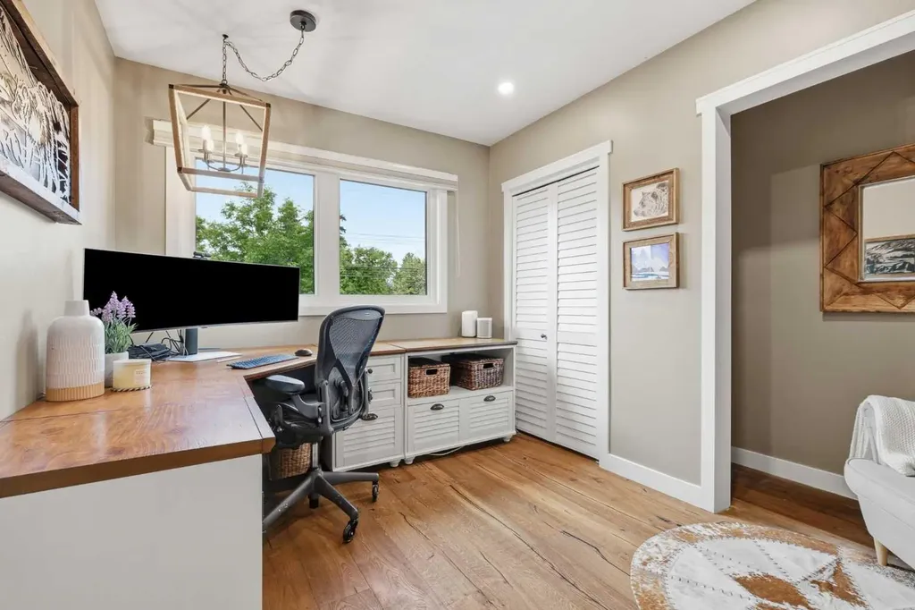 349 Capri Avenue NW Calgary AB T2L 0J5