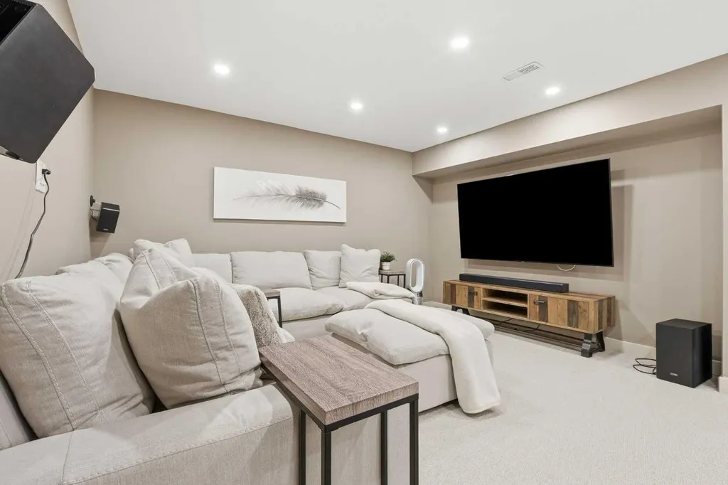 349 Capri Avenue NW Calgary AB T2L 0J5