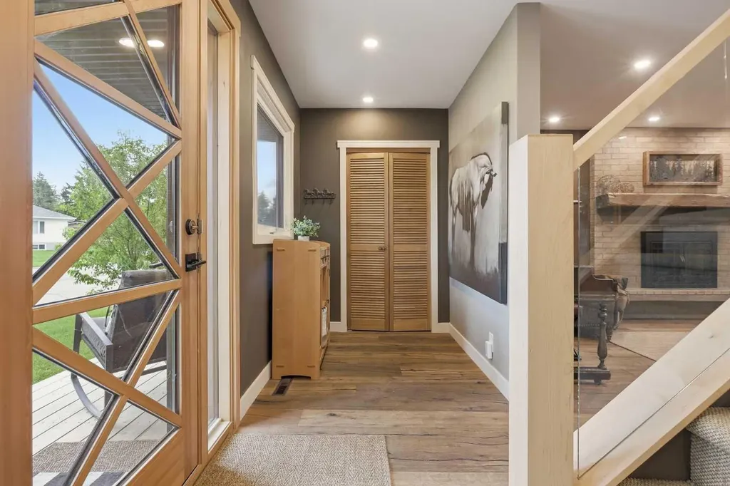 349 Capri Avenue NW Calgary AB T2L 0J5