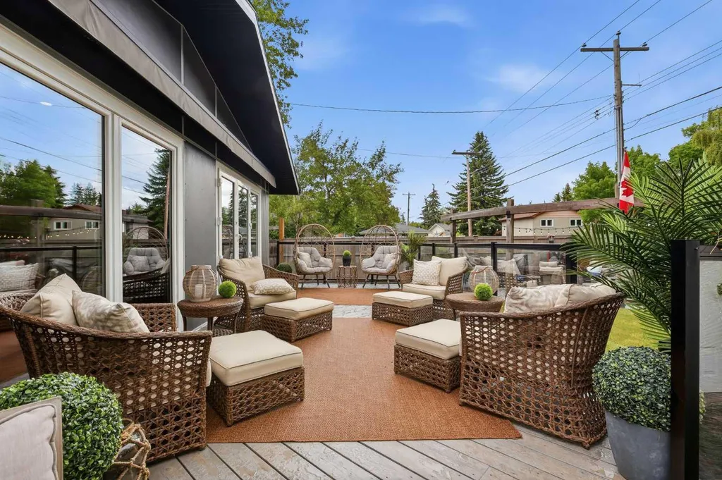 349 Capri Avenue NW Calgary AB T2L 0J5