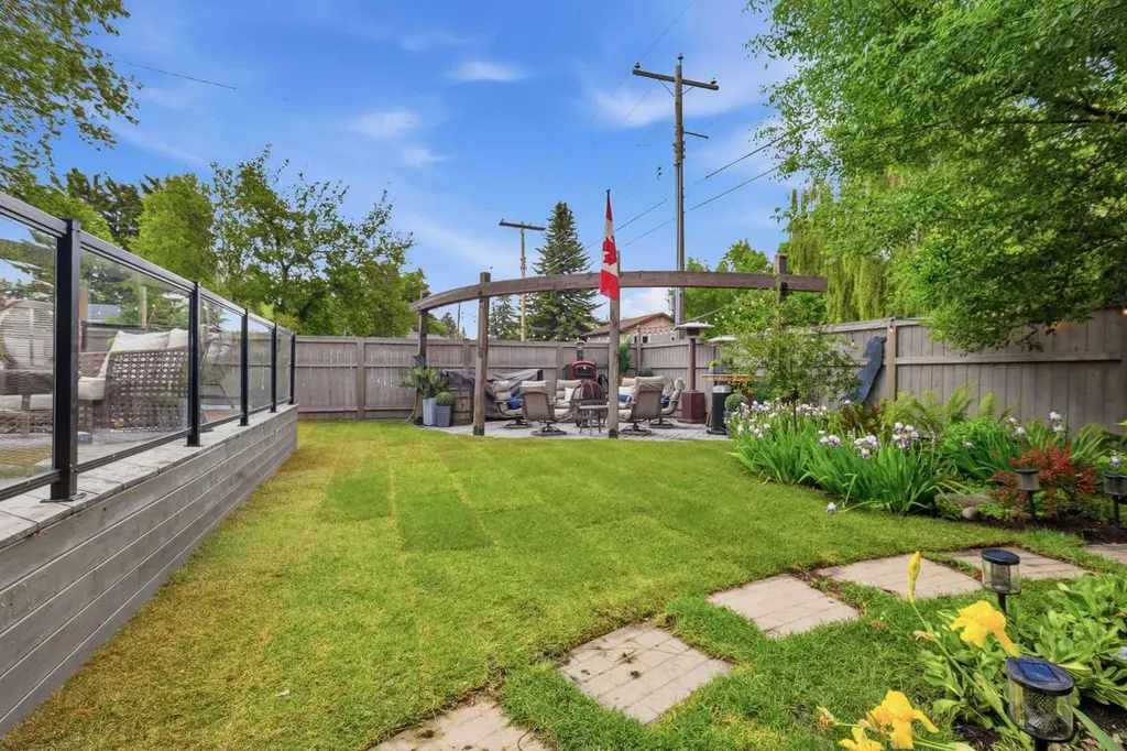 349 Capri Avenue NW Calgary AB T2L 0J5