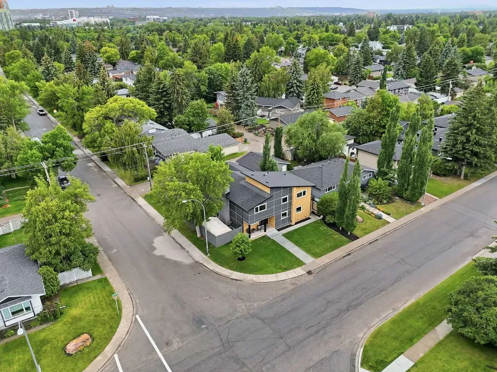 349 Capri Avenue NW Calgary AB T2L 0J5