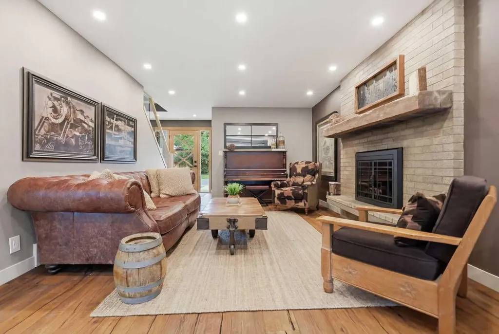 349 Capri Avenue NW Calgary AB T2L 0J5