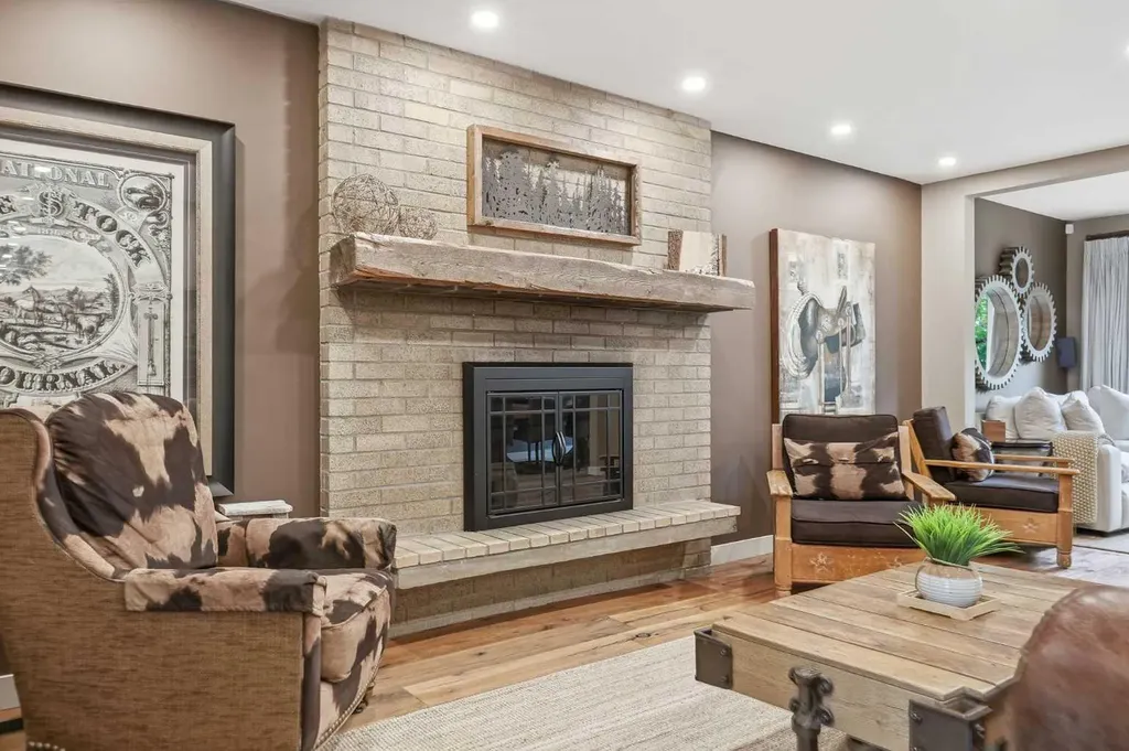 349 Capri Avenue NW Calgary AB T2L 0J5