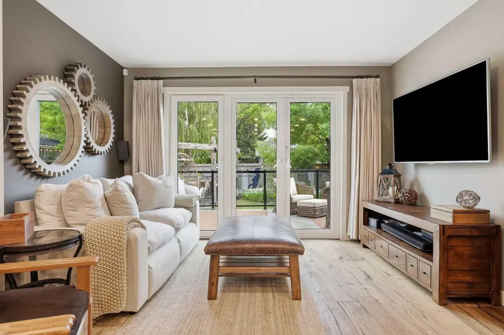 349 Capri Avenue NW Calgary AB T2L 0J5