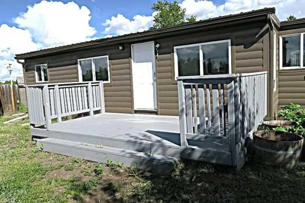28 Riley Street NE High River AB T2V 1G5