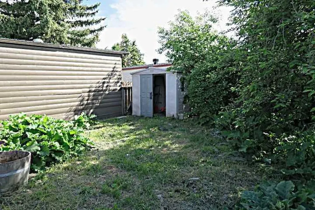 28 Riley Street NE High River AB T2V 1G5