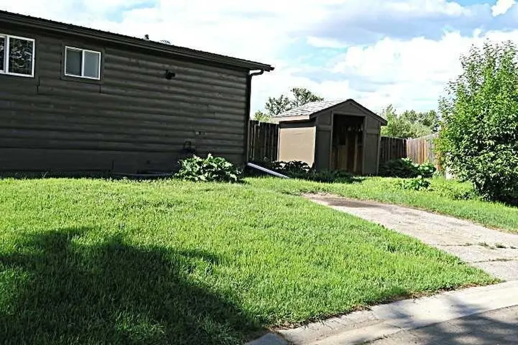 28 Riley Street NE High River AB T2V 1G5