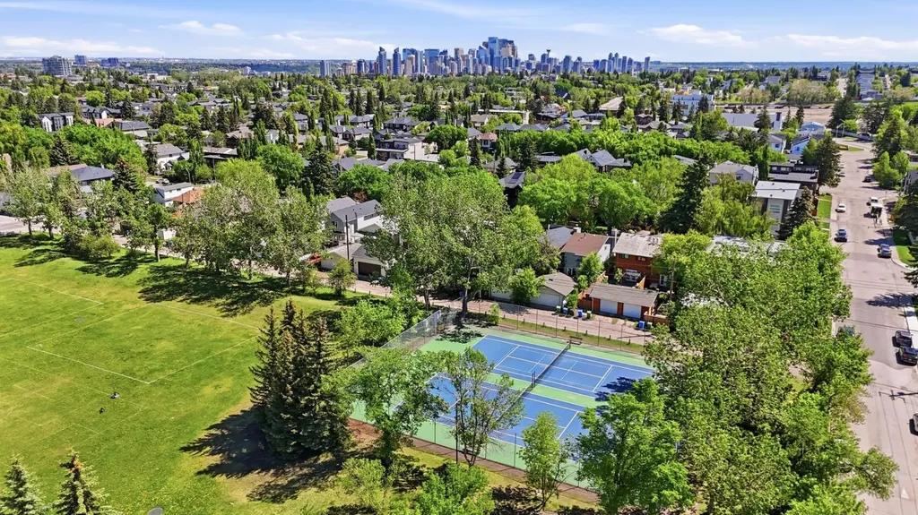 3007 27 Street SW Calgary AB t3E 2k9