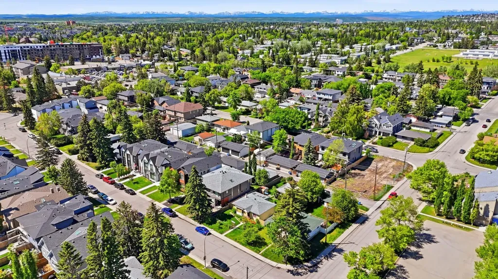 3007 27 Street SW Calgary AB t3E 2k9