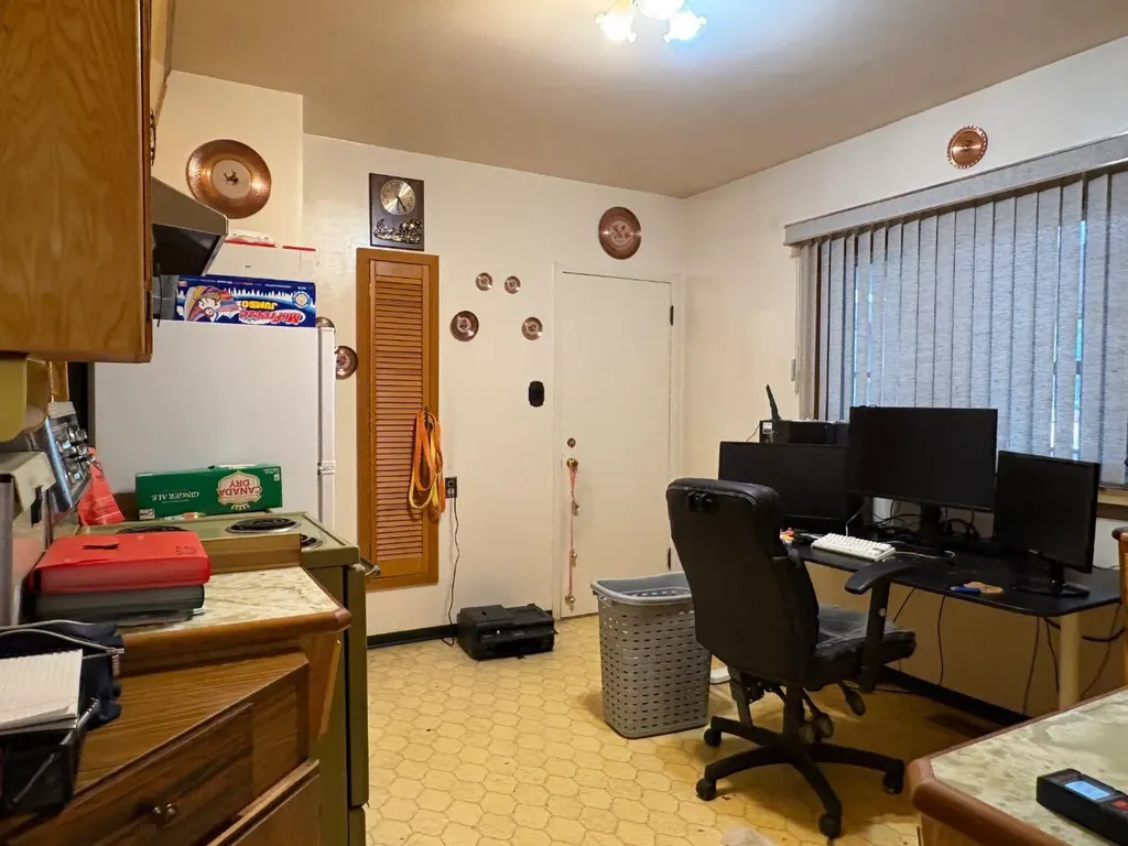 3007 27 Street SW Calgary AB t3E 2k9