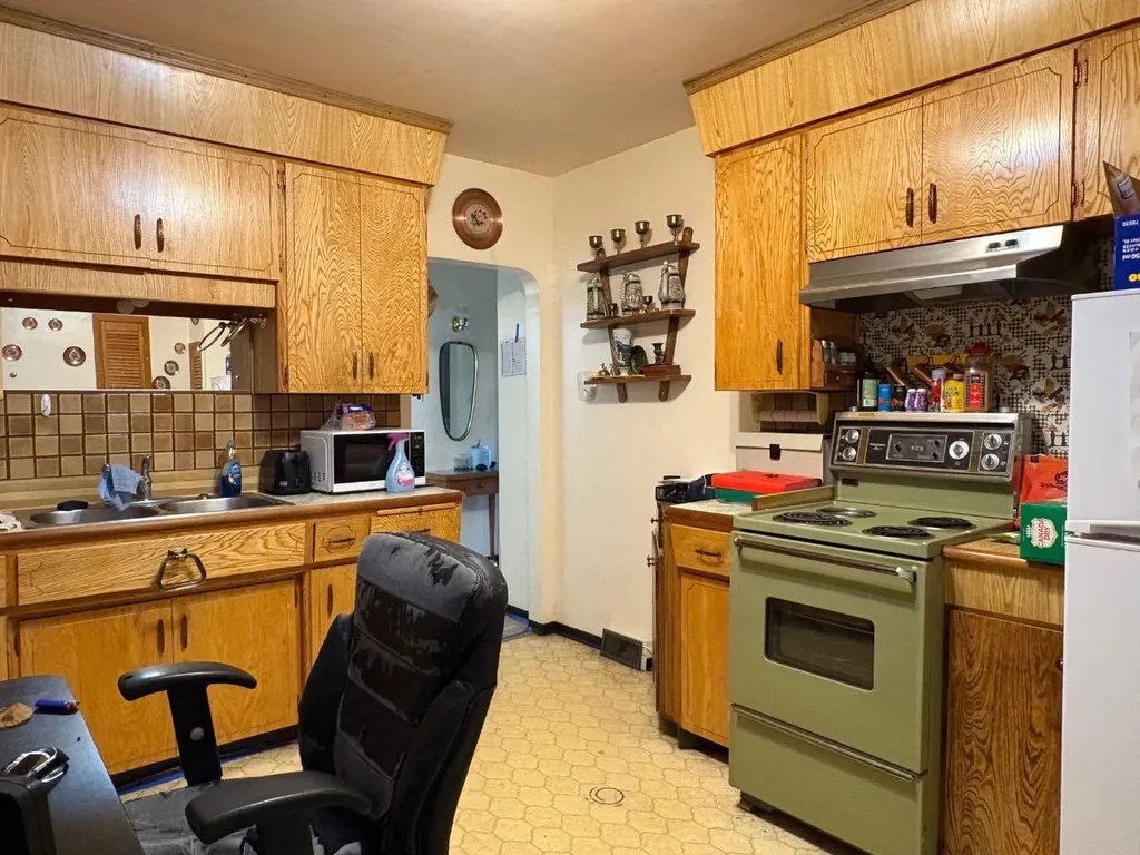 3007 27 Street SW Calgary AB t3E 2k9