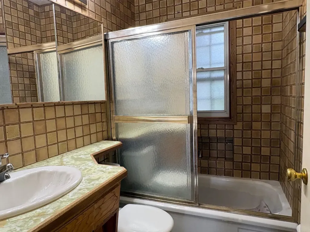 3007 27 Street SW Calgary AB t3E 2k9