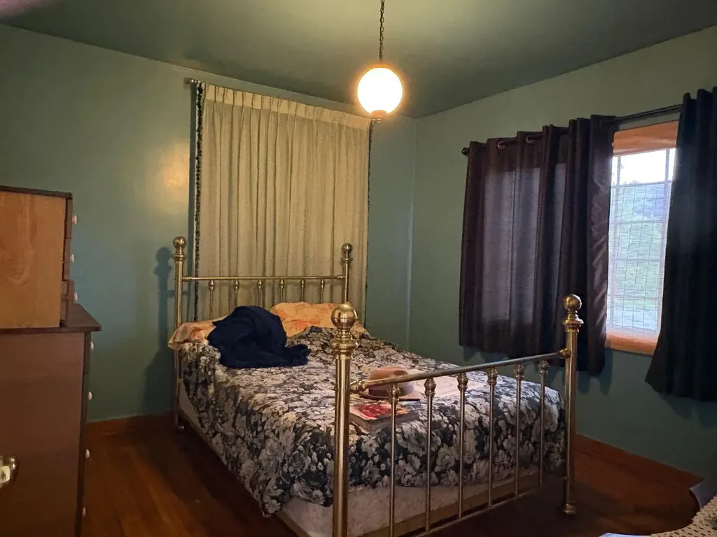 3007 27 Street SW Calgary AB t3E 2k9
