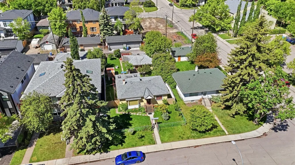 3007 27 Street SW Calgary AB t3E 2k9