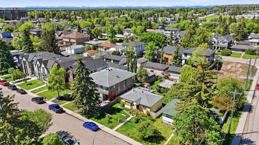 3007 27 Street SW Calgary AB t3E 2k9