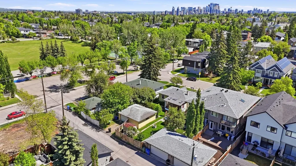 3007 27 Street SW Calgary AB t3E 2k9