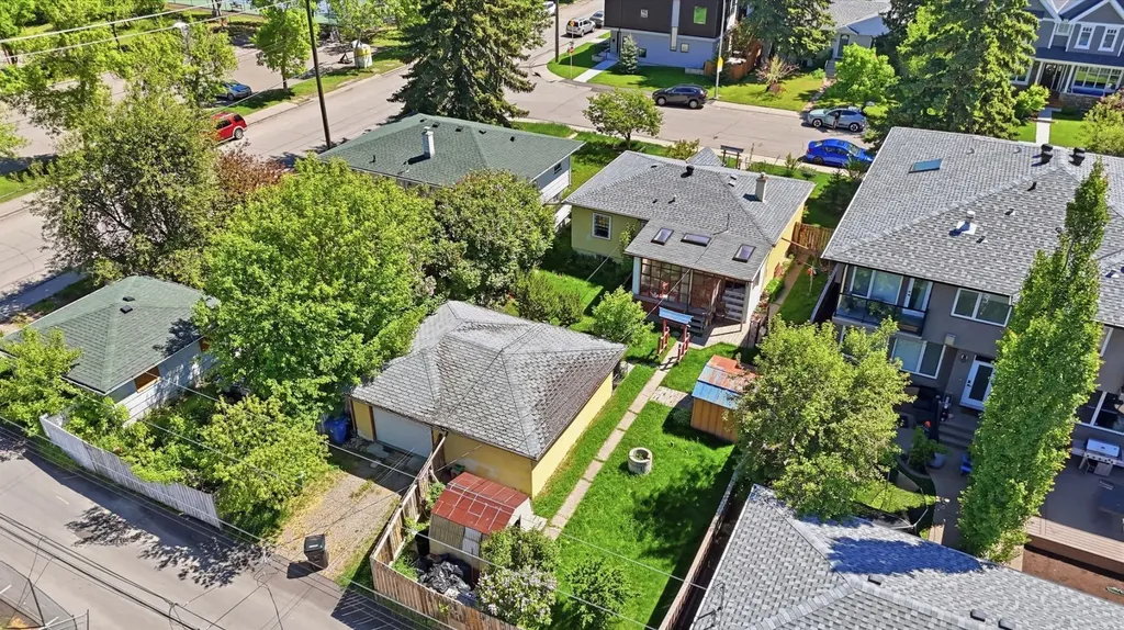 3007 27 Street SW Calgary AB t3E 2k9