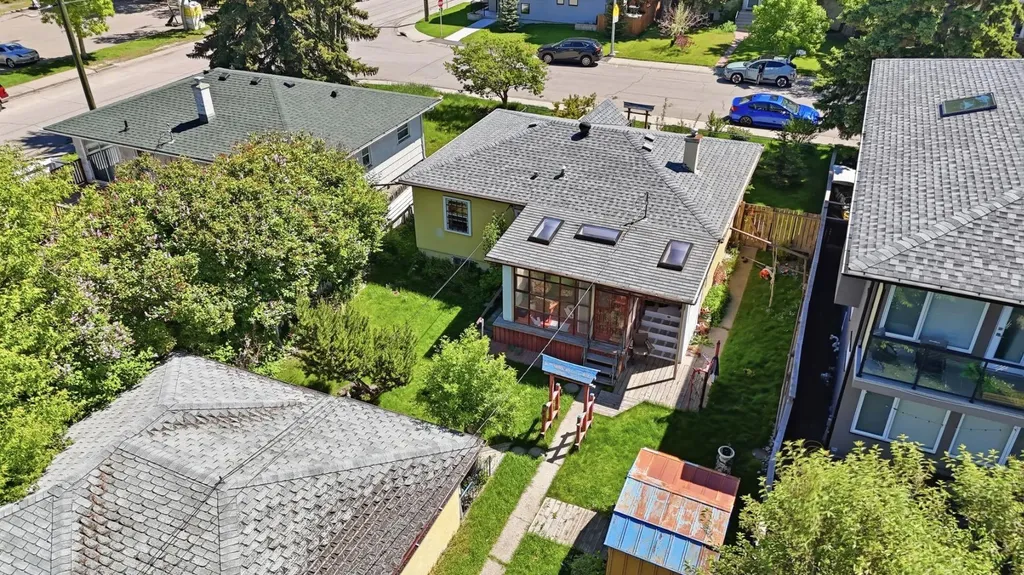 3007 27 Street SW Calgary AB t3E 2k9