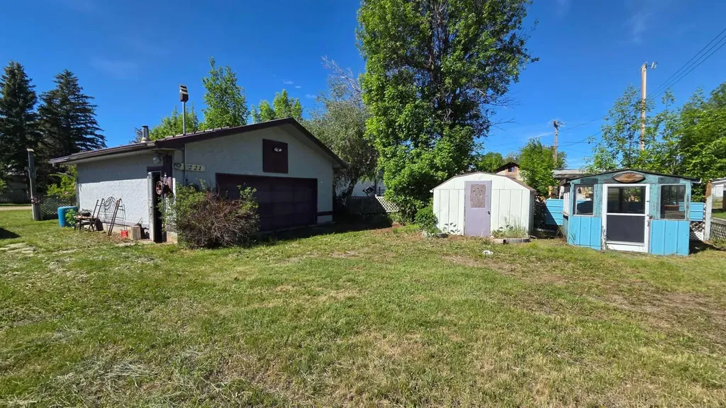 221 Truman Street Carmangay AB T0L 0N0
