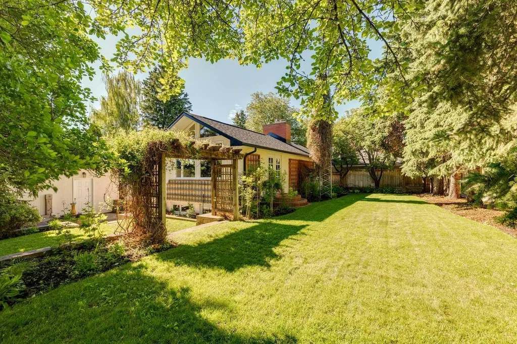 3115 Carleton Street SW Calgary AB T2T 3L5