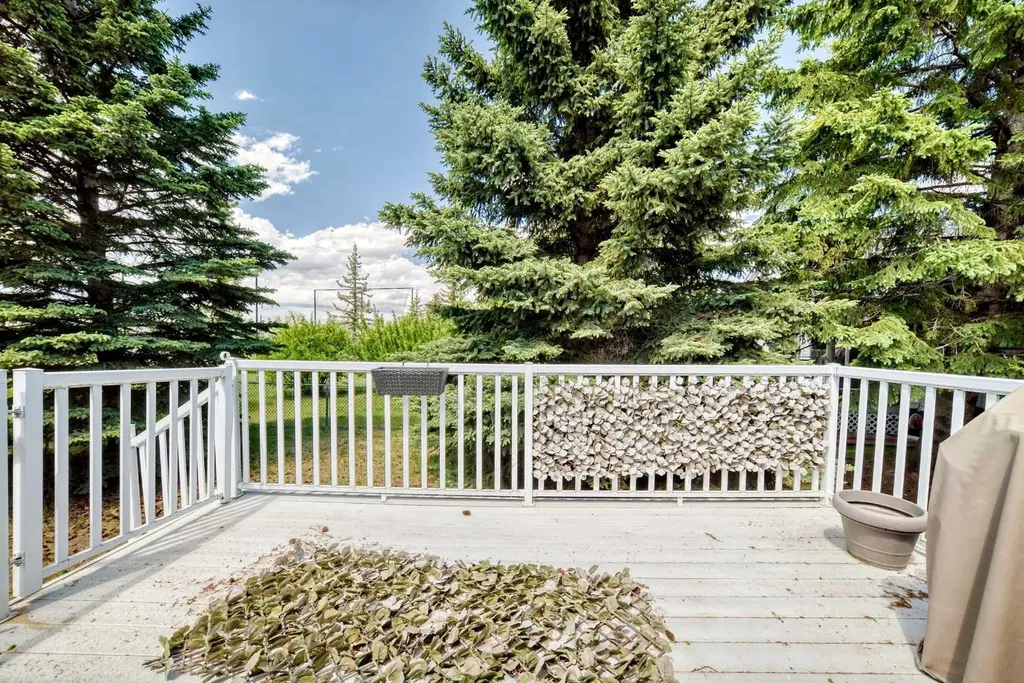36 Woodside Close NW Airdrie AB T4B 2C8