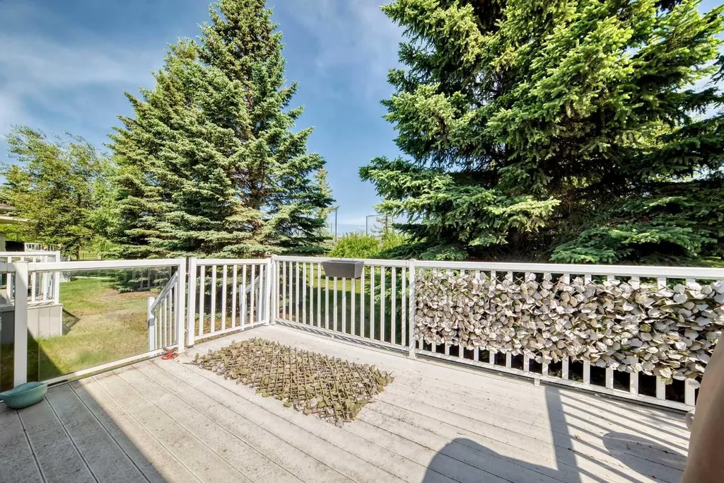 36 Woodside Close NW Airdrie AB T4B 2C8
