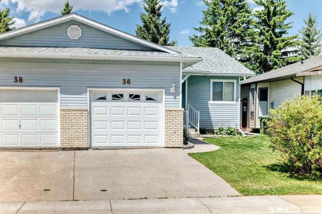 36 Woodside Close NW Airdrie AB T4B 2C8