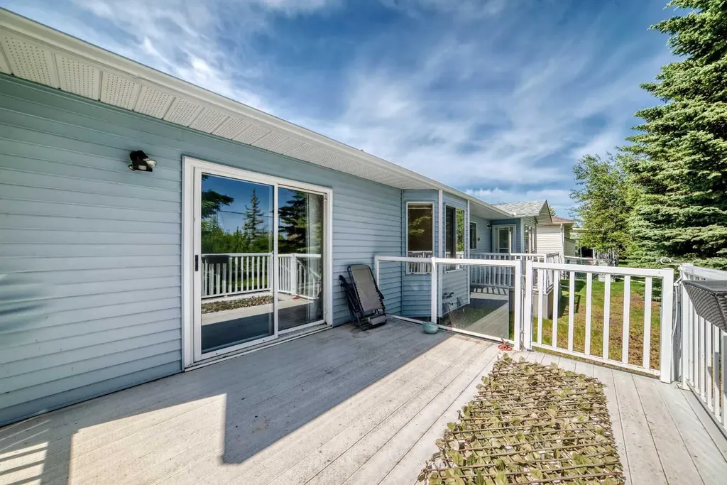 36 Woodside Close NW Airdrie AB T4B 2C8