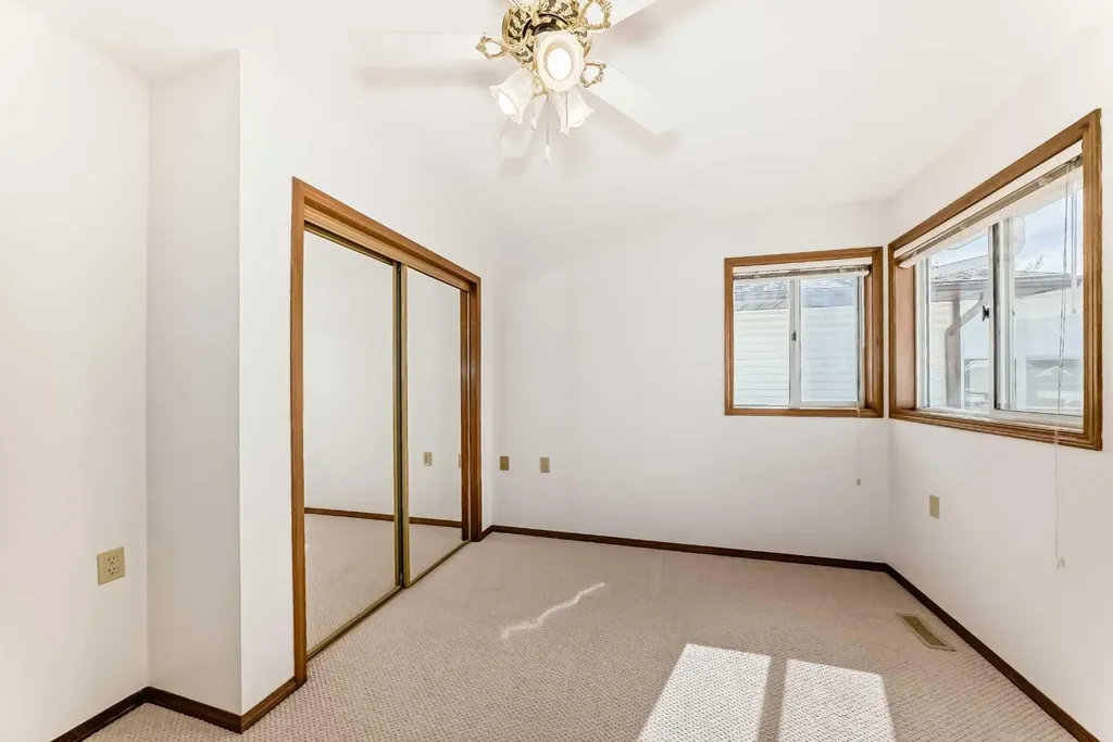 36 Woodside Close NW Airdrie AB T4B 2C8