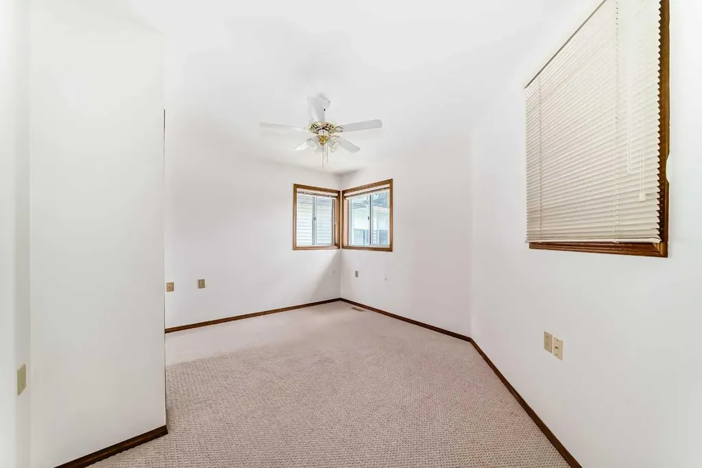 36 Woodside Close NW Airdrie AB T4B 2C8