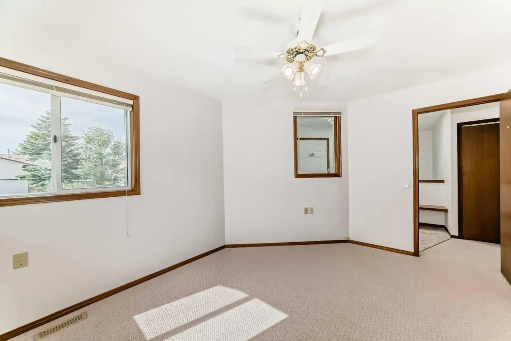 36 Woodside Close NW Airdrie AB T4B 2C8