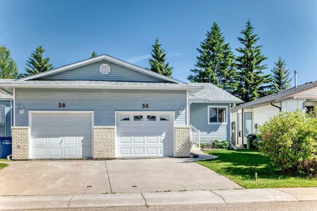 36 Woodside Close NW Airdrie AB T4B 2C8