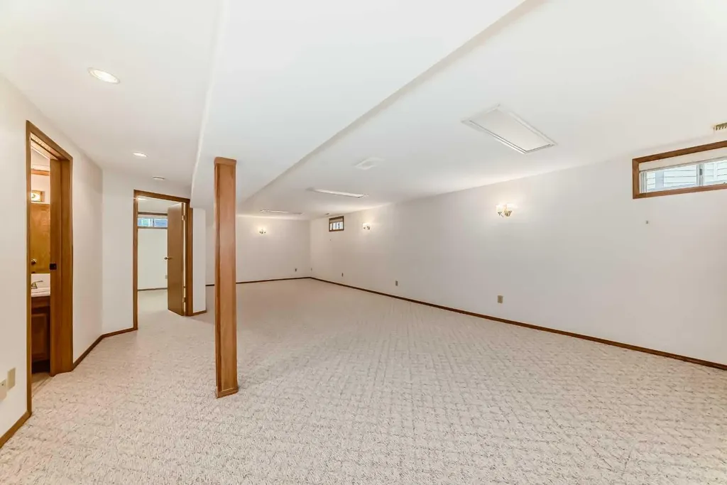 36 Woodside Close NW Airdrie AB T4B 2C8